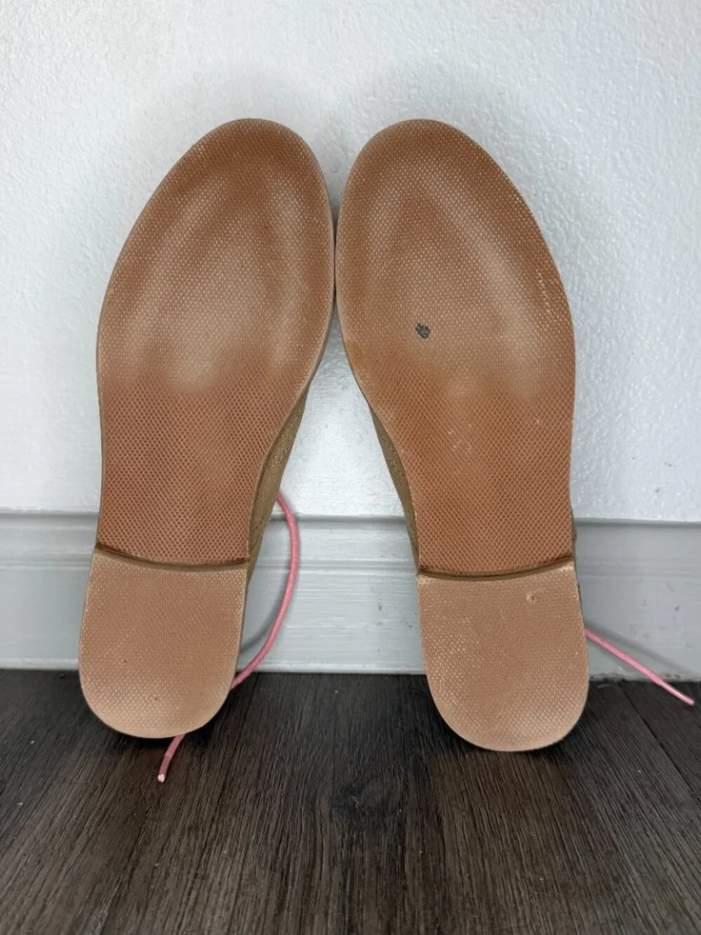 GAP Women’s Oxford Shoes Tan Brown with Pastel Pink Laces Size 7.5